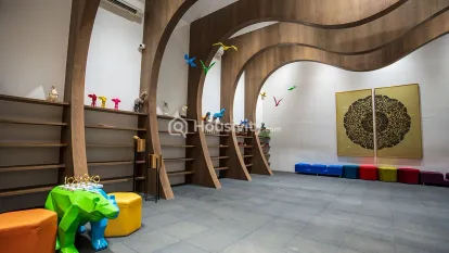 Tharwani Solitaire Image 14