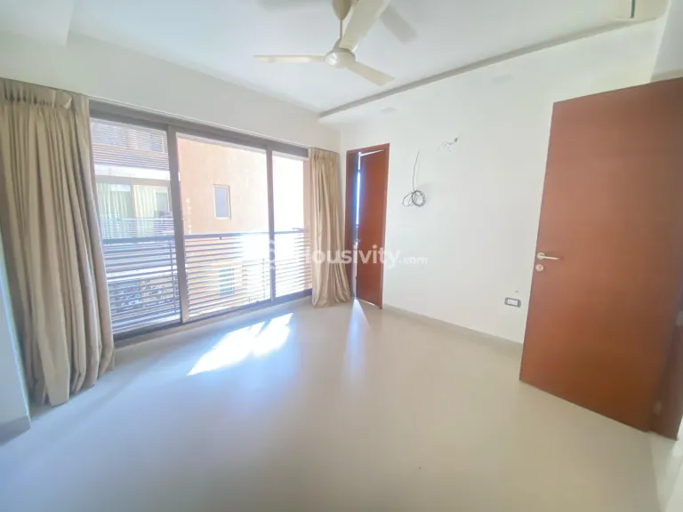 4 BHK For Sale Image 2