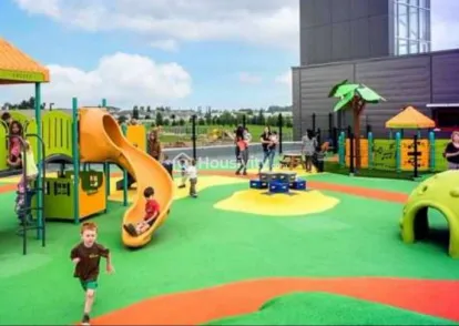 Silver Wisteria Image 3