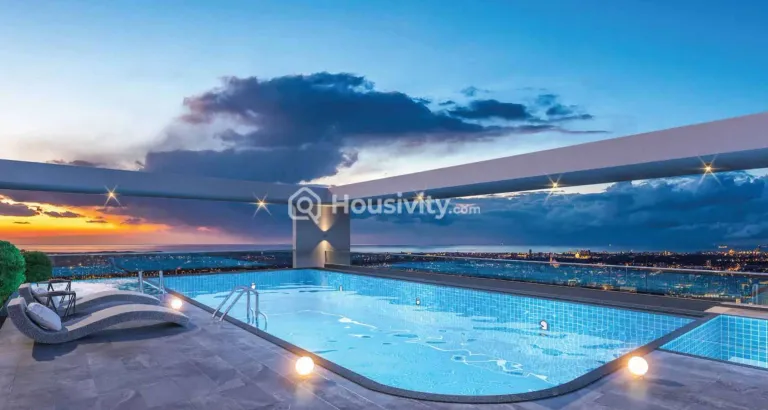 Pyramid Crown Eight Image 10