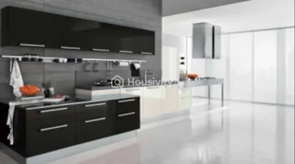 India The Regalia Crest Image 3