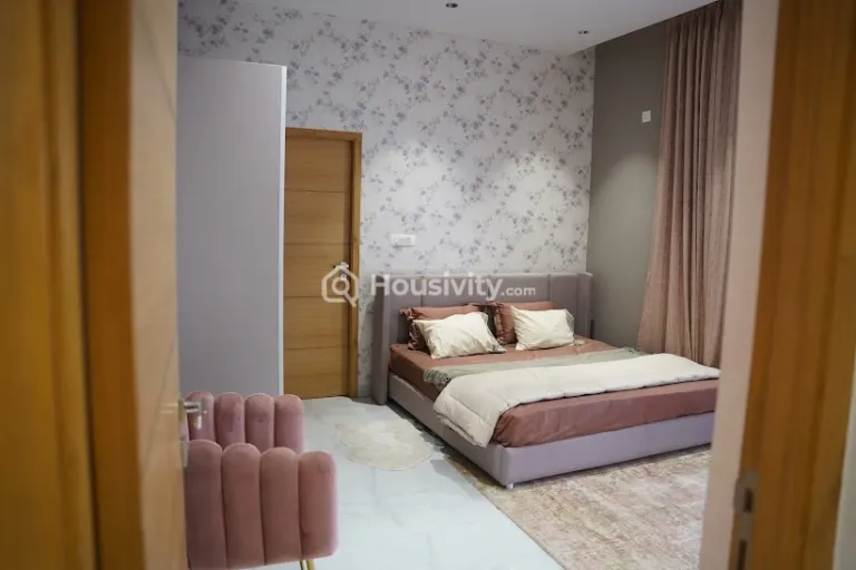 Candeur Crescent Image 5