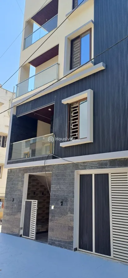 Luxurious Villa in Poornapragna Layout Image 1