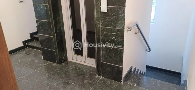 Luxurious Villa in Poornapragna Layout Image 4