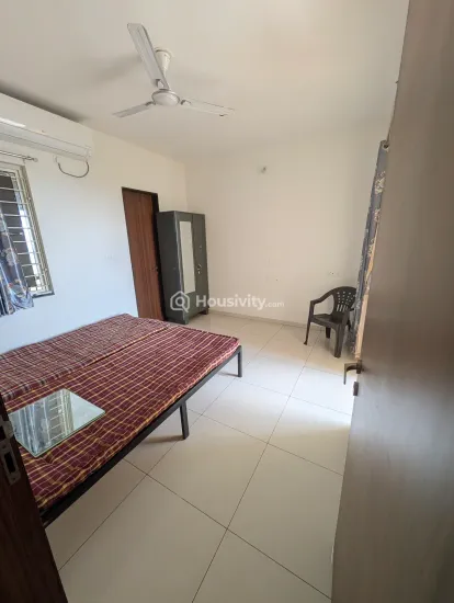 2 BHK Flat On Rent Image 2