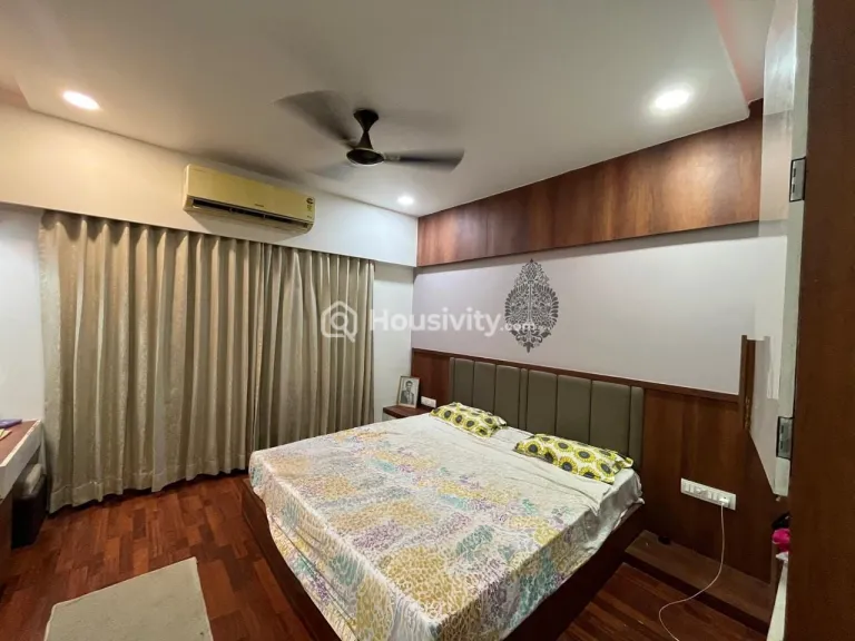 3 BHK Flat for Rent in Vaishnodevi, Ahmedabad Image 2
