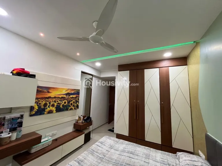 3 BHK Flat for Rent in Vaishnodevi, Ahmedabad Image 6