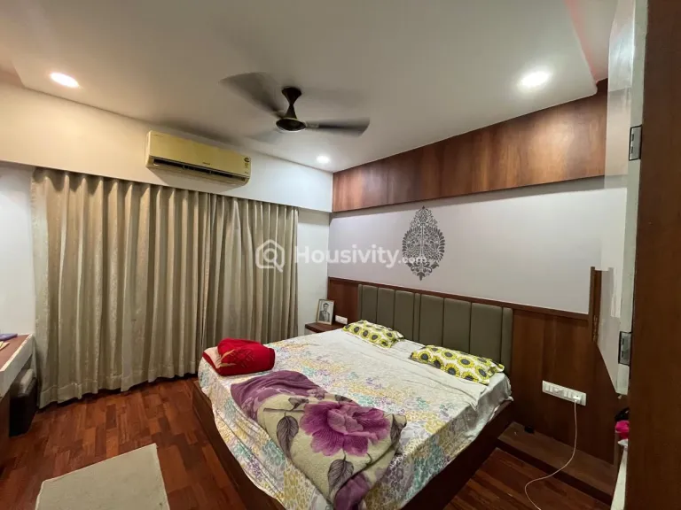 3 BHK Flat for Rent in Vaishnodevi, Ahmedabad Image 11