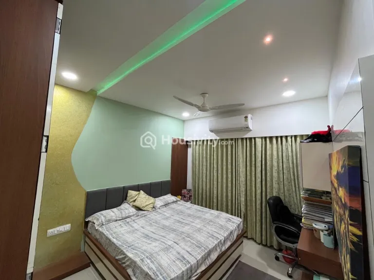 3 BHK Flat for Rent in Vaishnodevi, Ahmedabad Image 13