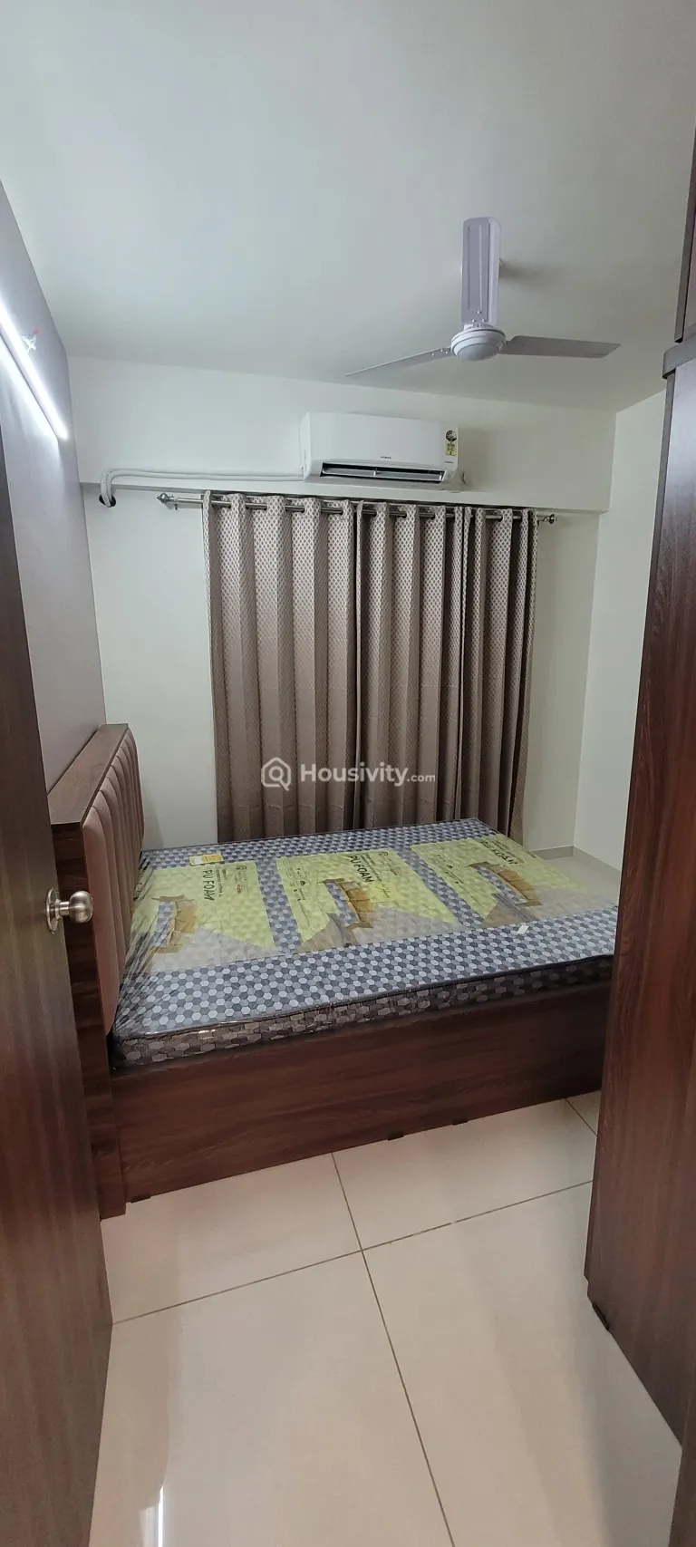 3 BHK Flat for Rent in Vaishnodevi, Ahmedabad Image 7