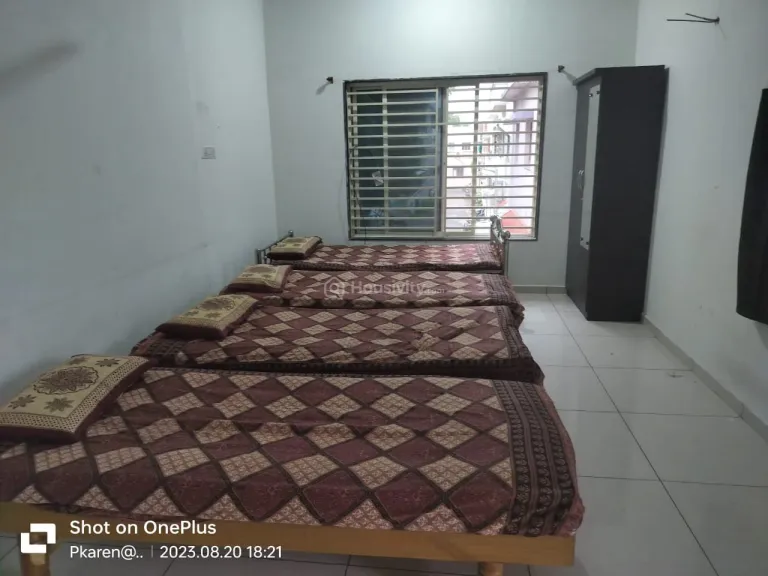 The Passengers Girl's hostel Image 2