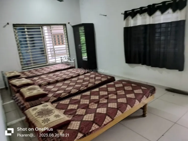 The Passengers Girl's hostel Image 1