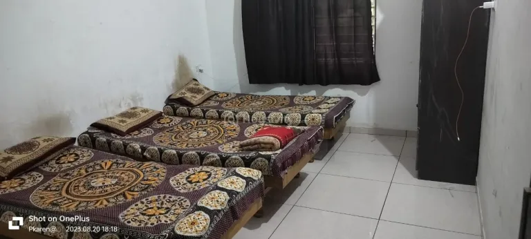 The Passengers Girl's hostel Image 7