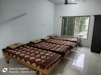 The Passengers Girl's hostel Image 8