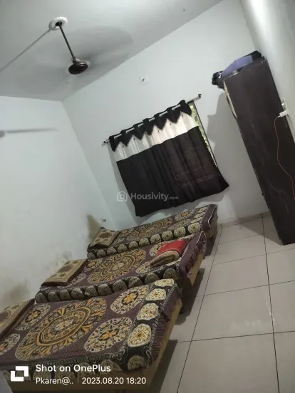 The Passengers Girl's hostel Image 9