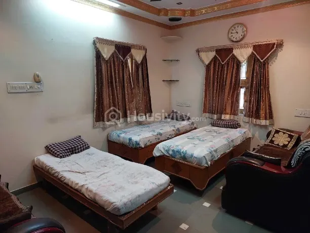 Veer Hostel & PG Image 1