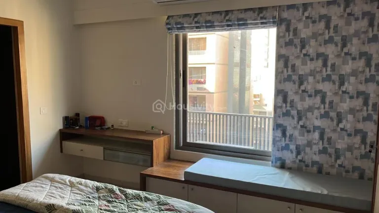 3 BHK Flat On Rent Image 1