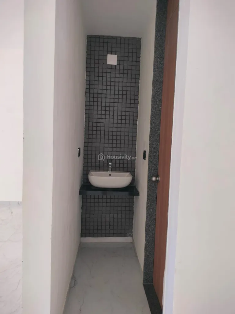 2 BHK Flat for Sale in Sargasan, Gandhinagar Image 4