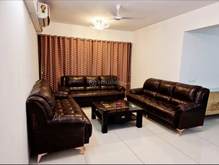 4 BHK Flat for Rent in Bodakdev, Ahmedabad Image 1