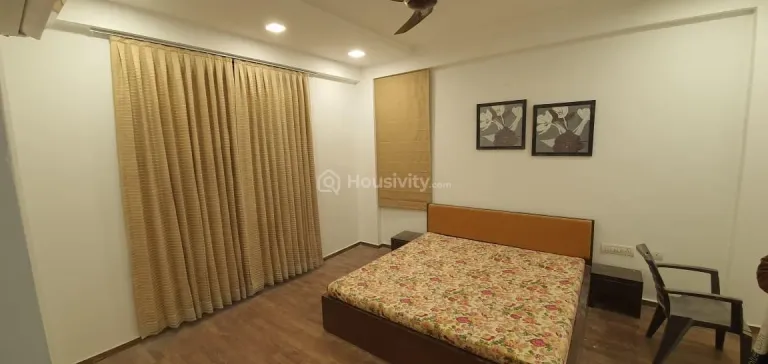 3 BHK Flat for Rent in Thaltej, Ahmedabad Image 1