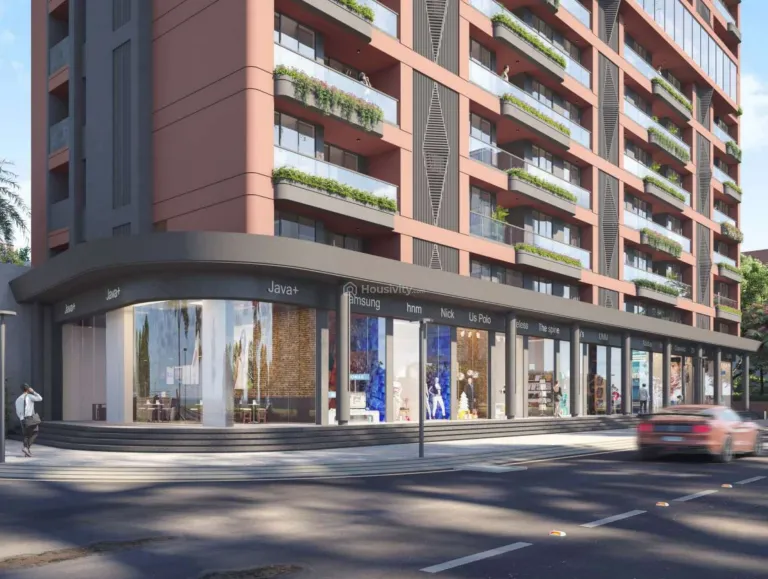 Courtyard Regalia Image 4