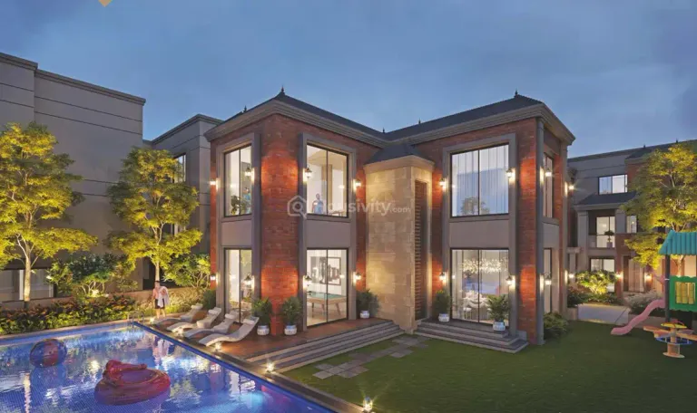 Courtyard Luxuria Image 8