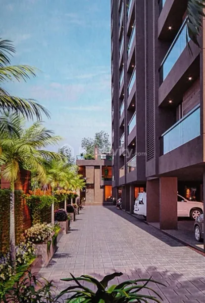 36 Avenue Image 8