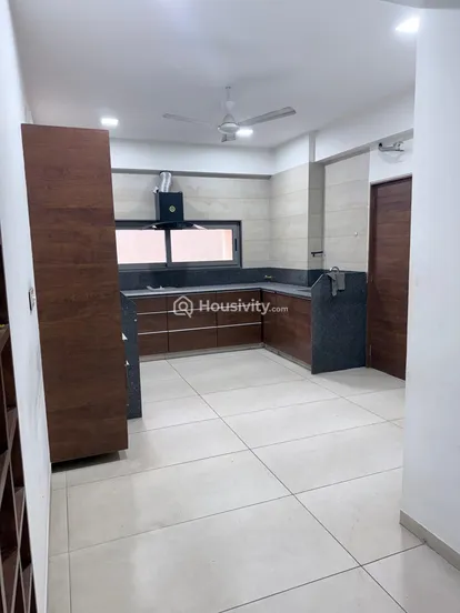 4 BHK Flat for Rent in Sargasan, Gandhinagar Image 14