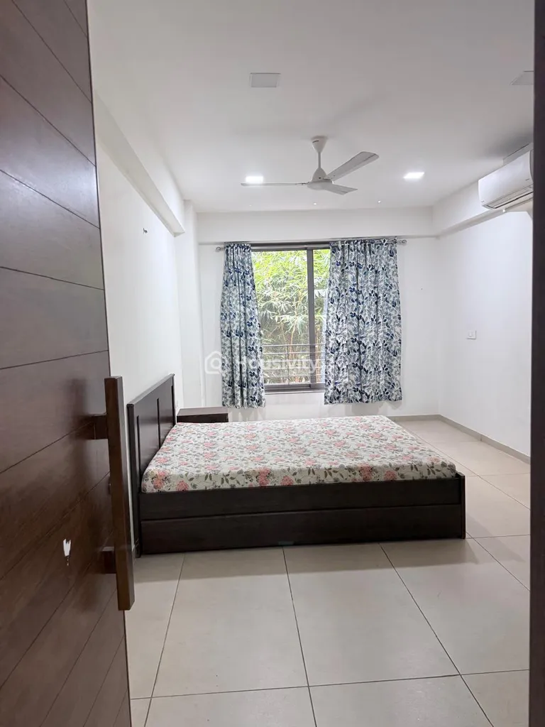 4 BHK Flat for Rent in Sargasan, Gandhinagar Image 8