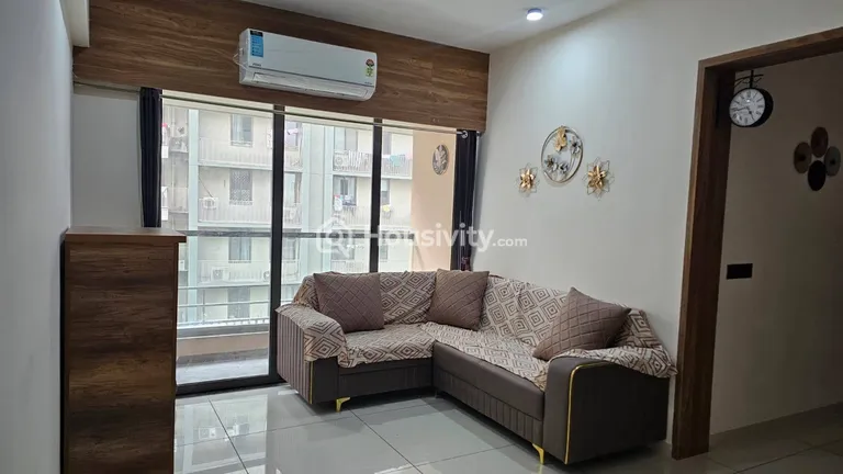 2 BHK Flat On Rent Image 2