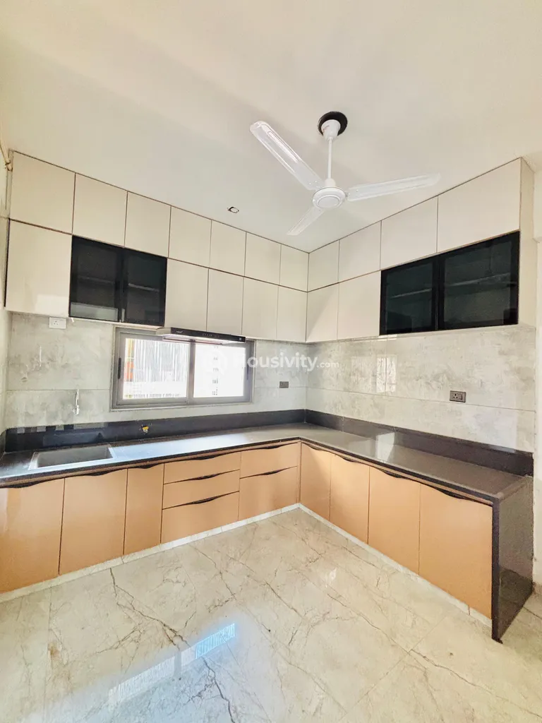 4 BHK Flat for Rent in Kudasan, Gandhinagar Image 9