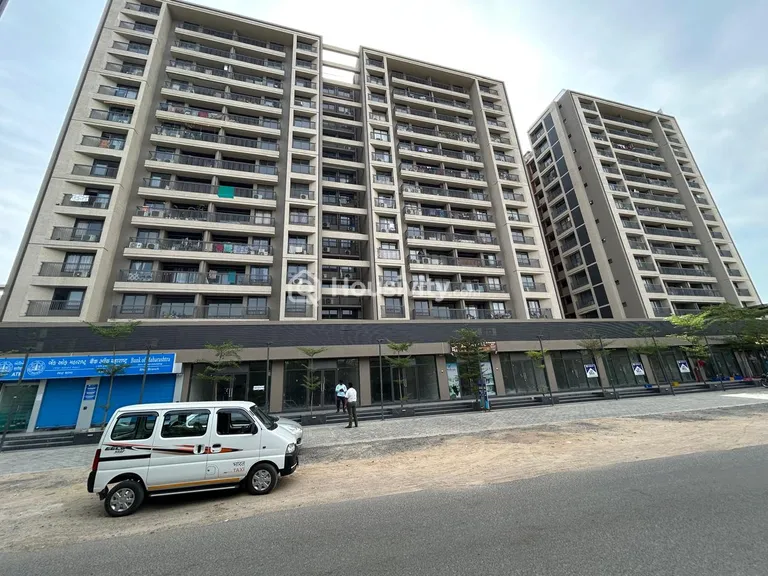 Shop for Lease in Kudasan, Gandhinagar Thumbnail