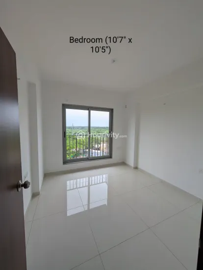 2 BHK Flat for Sale in Vaishnodevi Circle, Ahmedabad Image 4